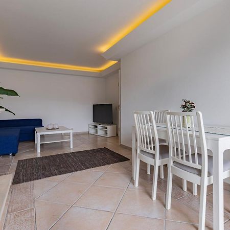 Sunny 2 Bdr Apartment By Lovelystay Charneca  Exterior foto